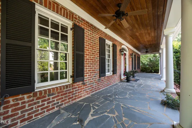 a view of a house with backyard and porch