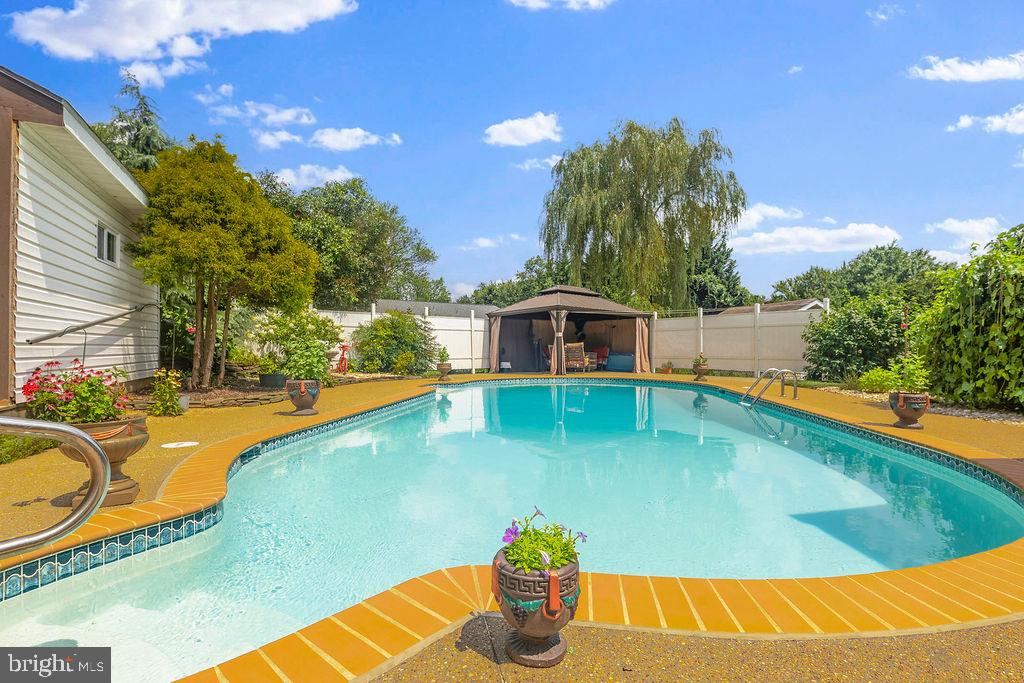 1516 Vivian Court Silver Spring, MD 20902 - Photo 54 of 61 Pool View