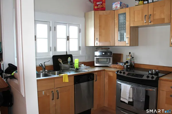 $1,995 | 7 Hillcrest Drive, Unit 9, Stonington, CT 06378