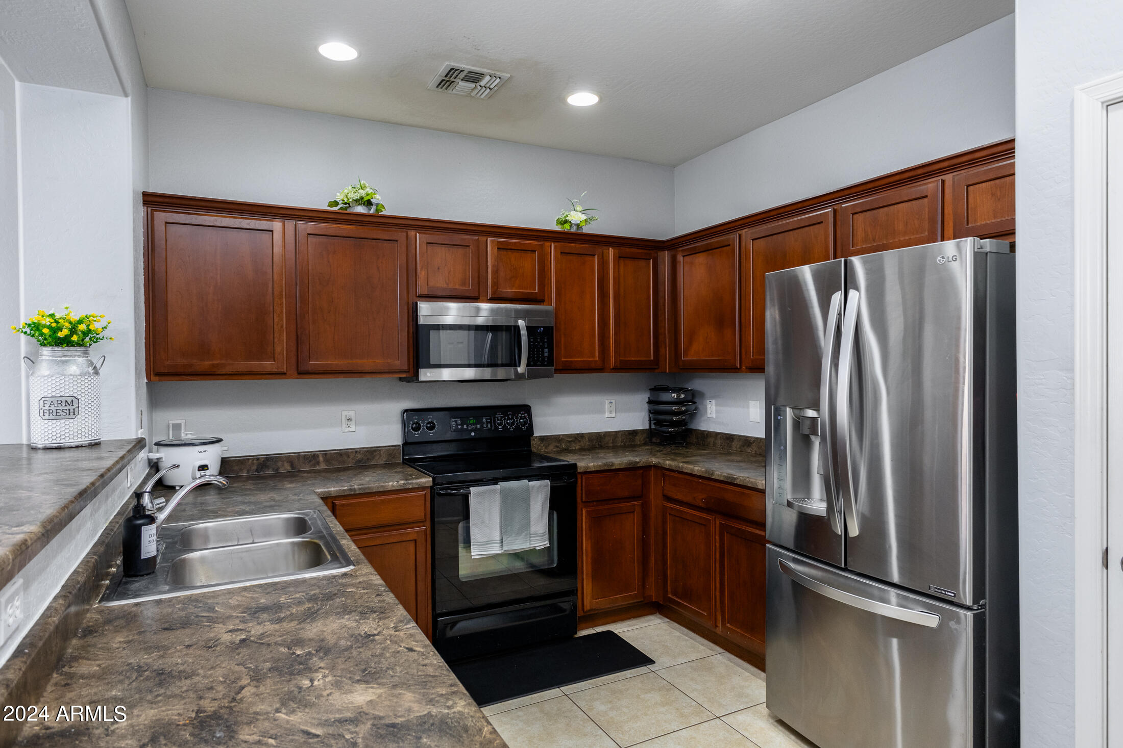 923 East Randy Street Avondale, AZ 85323 - Photo 6 of 23 923 E Randy St-12
