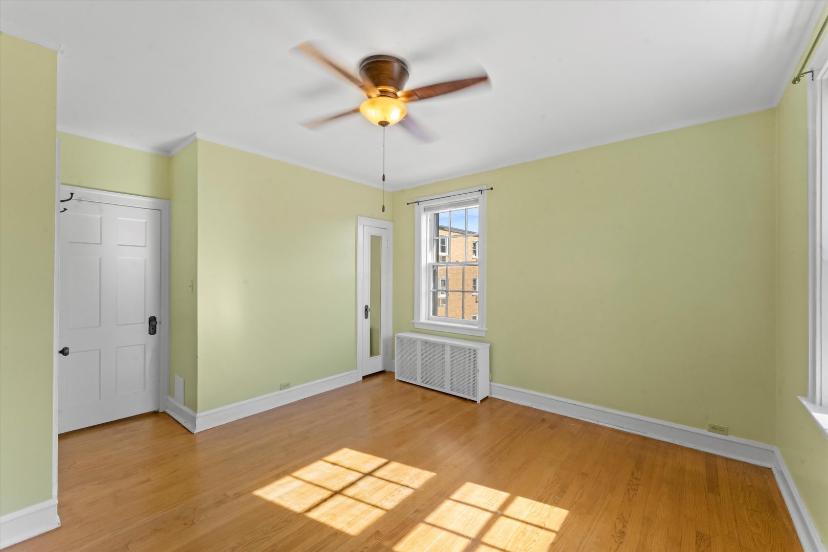 1316 Maple Avenue, Unit E3 Evanston, IL 60201 - Photo 16 of 22 a view of an empty room and window