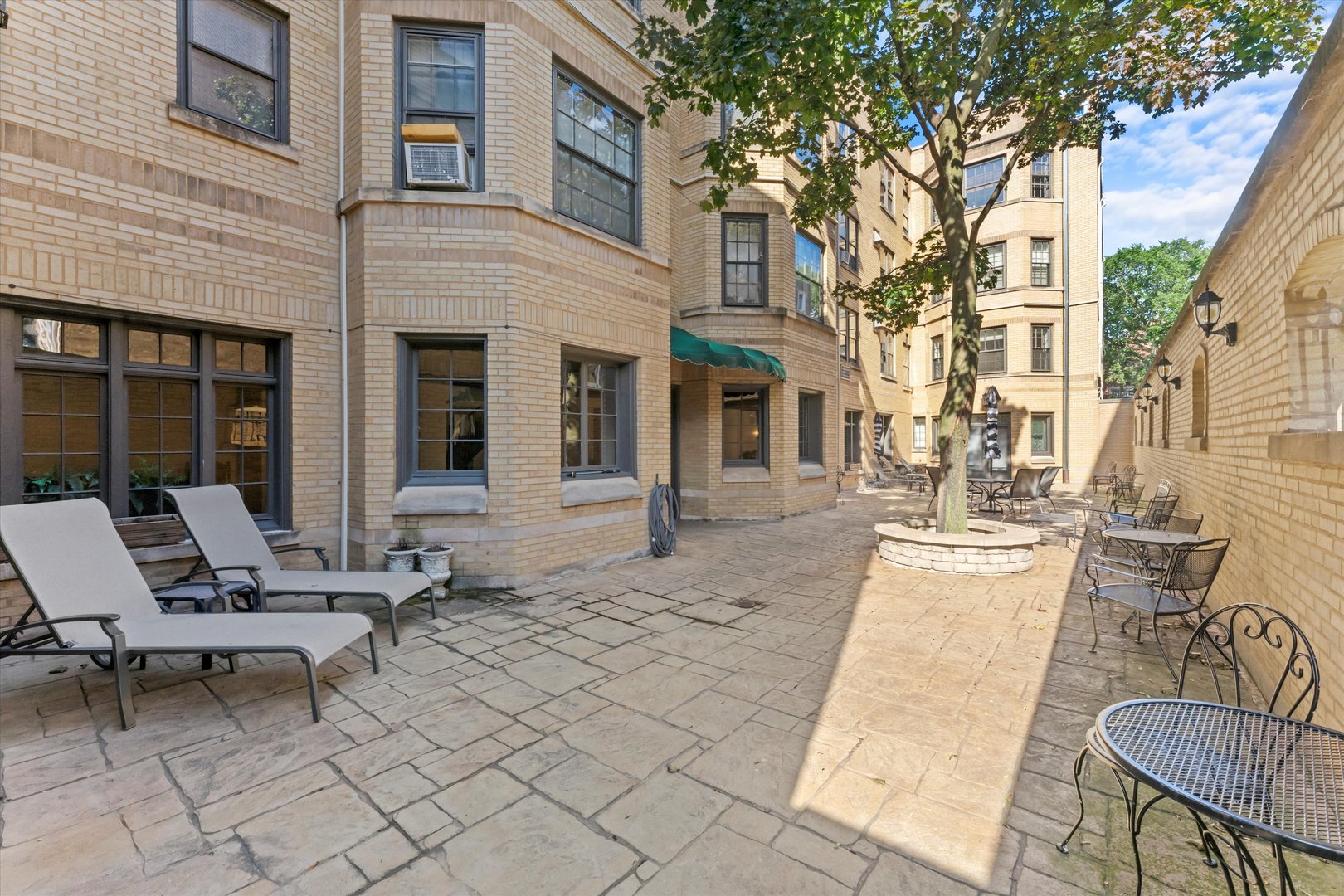1316 Maple Avenue, Unit E3 Evanston, IL 60201 - Photo 19 of 22 a view of a patio with a table and chairs