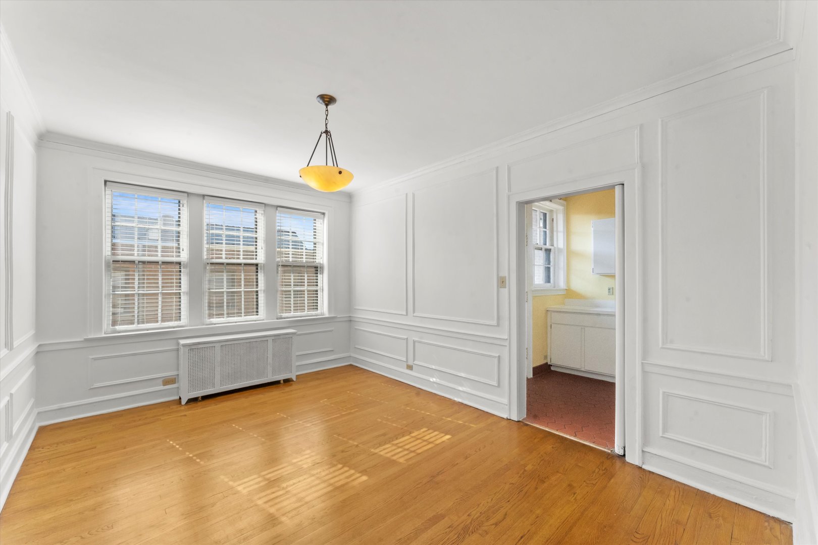1316 Maple Avenue, Unit E3 Evanston, IL 60201 - Photo 7 of 22 a view of an empty room with a window