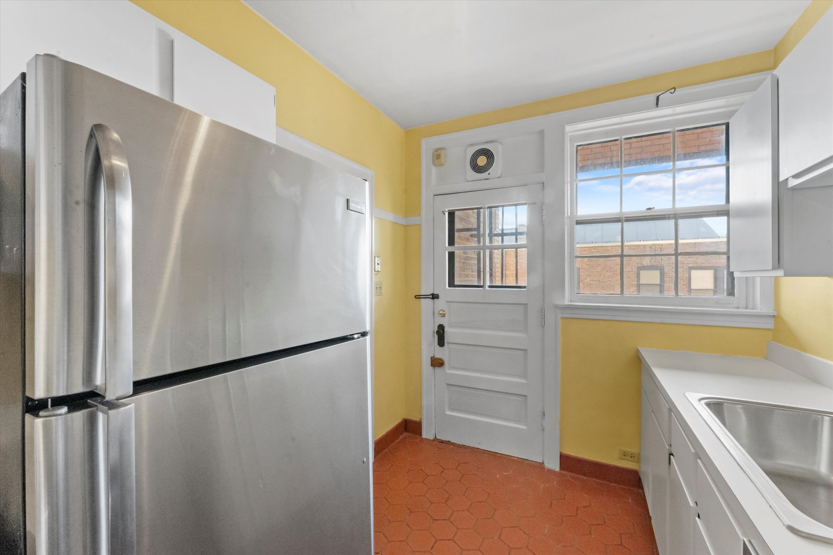 1316 Maple Avenue, Unit E3 Evanston, IL 60201 - Photo 10 of 22 a kitchen with a refrigerator and a sink
