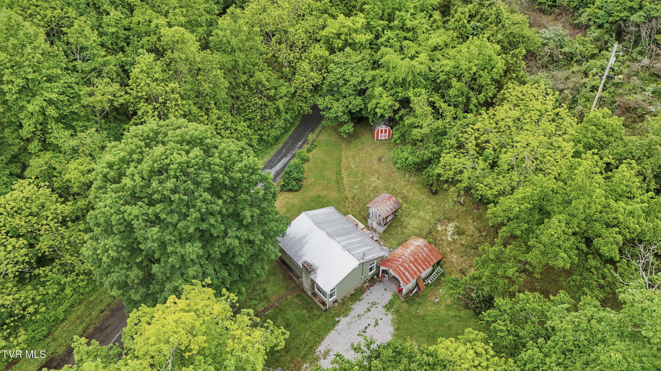 1002 Seven Springs Hollow Road Castlewood, VA 24224 - Photo 23 of 32 24_27-dji_20250528130528_0241_d