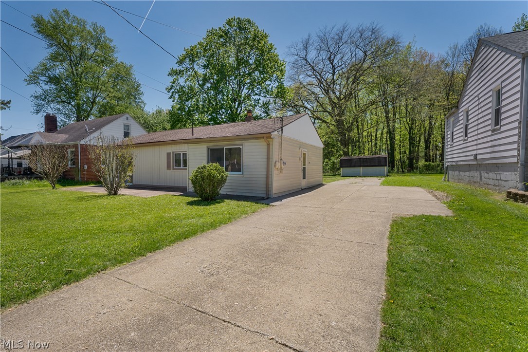 4365 Burkey Road Youngstown, OH 44515 - Photo 3 of 36