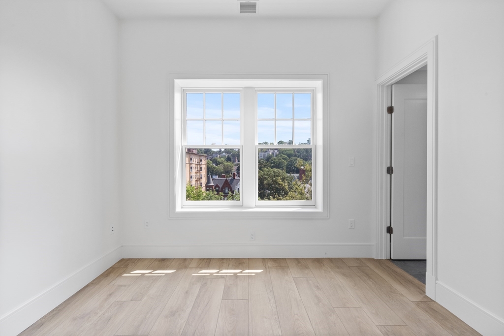 1580 Beacon Street, Unit 100 Brookline, MA 02446 - Photo 14 of 17 an empty room with a window