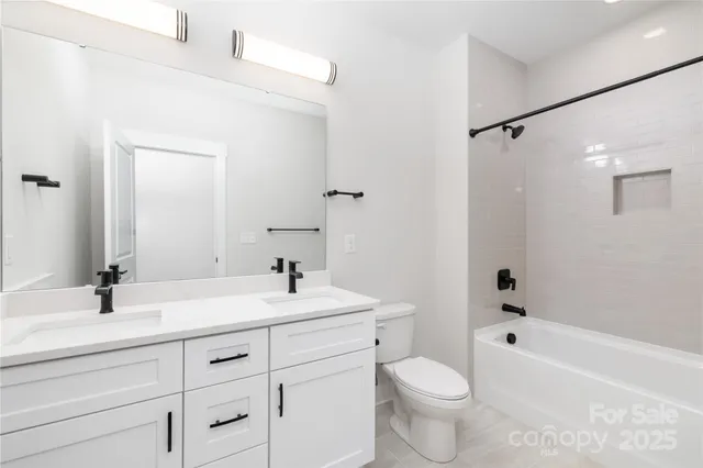 $549,000 | 3884 12th Street Northeast, Hickory, NC 28601