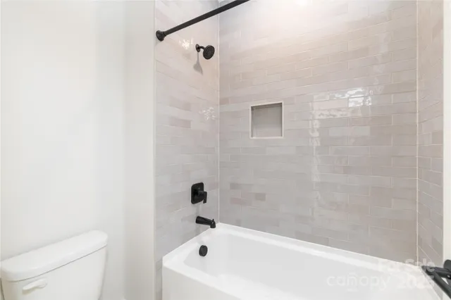 $549,000 | 3884 12th Street Northeast, Hickory, NC 28601