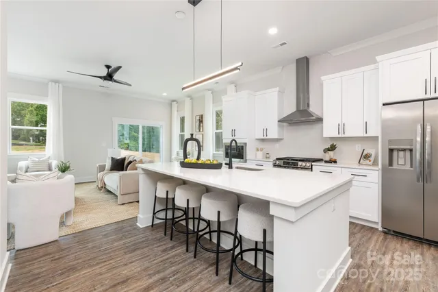 $549,000 | 3884 12th Street Northeast, Hickory, NC 28601