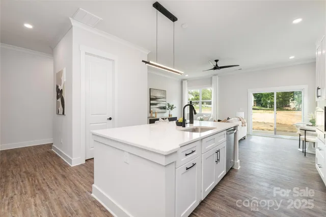 $549,000 | 3884 12th Street Northeast, Hickory, NC 28601