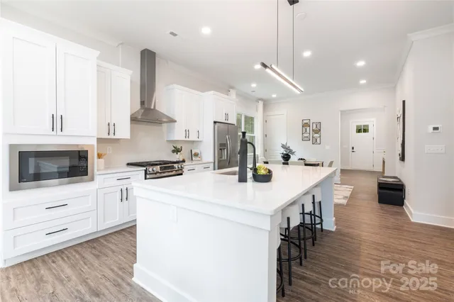 $549,000 | 3884 12th Street Northeast, Hickory, NC 28601