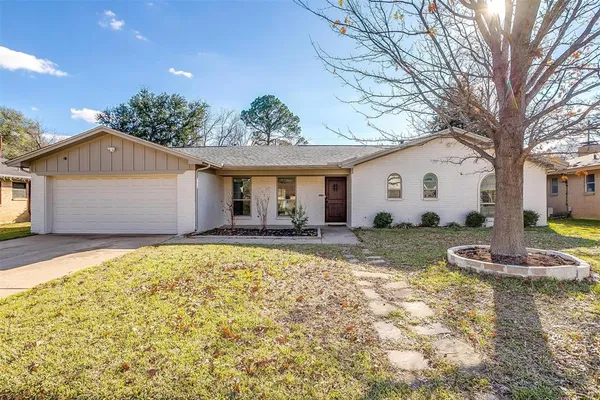 $2,450 | 1812 Winchester Way, Bedford, TX 76022