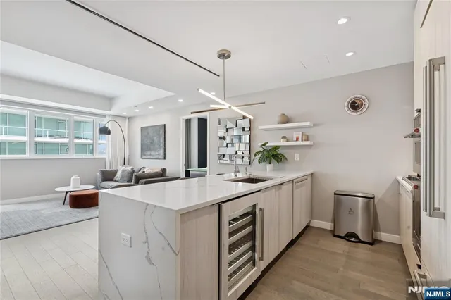 $1,250,000 | 800 Ave At Port Imperial, Unit 517, Weehawken, NJ 07086