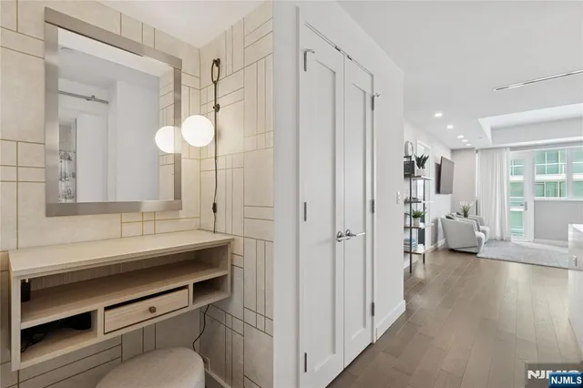 $1,250,000 | 800 Ave At Port Imperial, Unit 517, Weehawken, NJ 07086