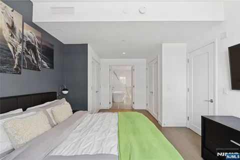 $1,250,000 | 800 Ave At Port Imperial, Unit 517, Weehawken, NJ 07086