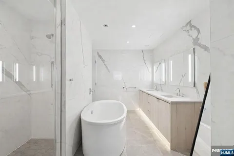 $1,250,000 | 800 Ave At Port Imperial, Unit 517, Weehawken, NJ 07086