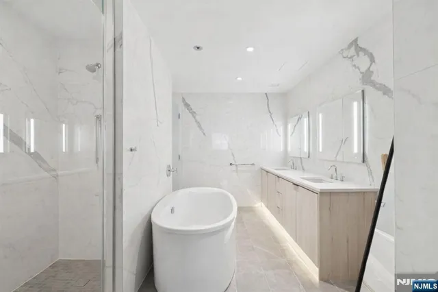 $1,250,000 | 800 Ave At Port Imperial, Unit 517, Weehawken, NJ 07086