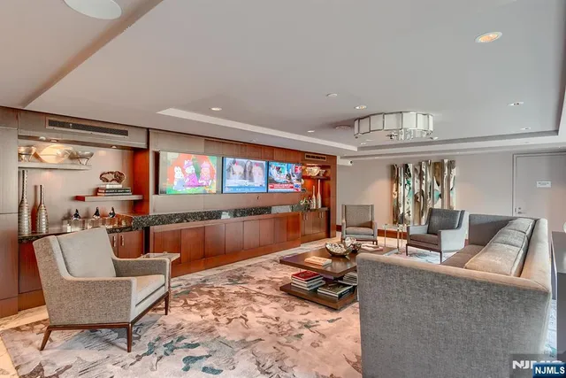 $1,250,000 | 800 Ave At Port Imperial, Unit 517, Weehawken, NJ 07086