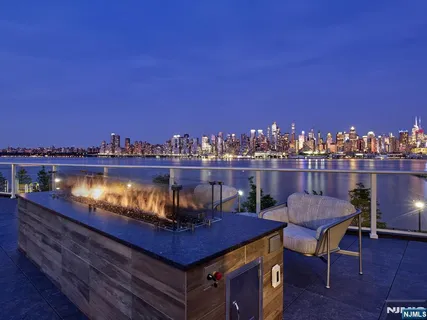 $1,250,000 | 800 Ave At Port Imperial, Unit 517, Weehawken, NJ 07086