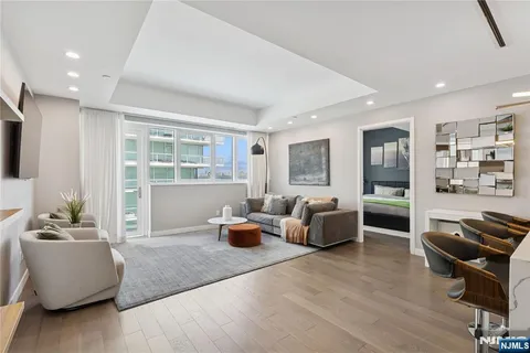 $1,250,000 | 800 Ave At Port Imperial, Unit 517, Weehawken, NJ 07086