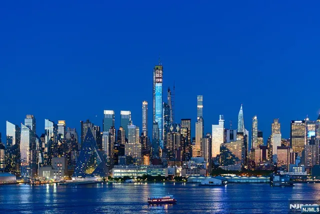 $1,250,000 | 800 Ave At Port Imperial, Unit 517, Weehawken, NJ 07086