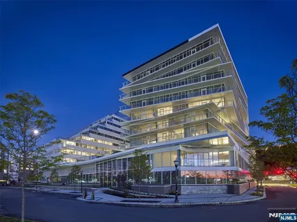 $1,250,000 | 800 Ave At Port Imperial, Unit 517, Weehawken, NJ 07086