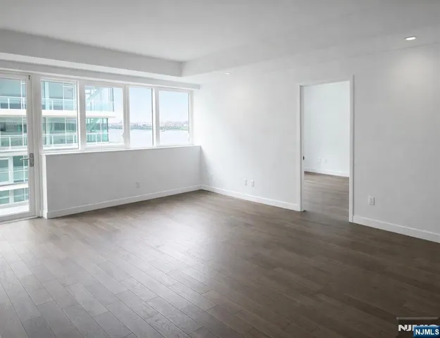 $1,250,000 | 800 Ave At Port Imperial, Unit 517, Weehawken, NJ 07086