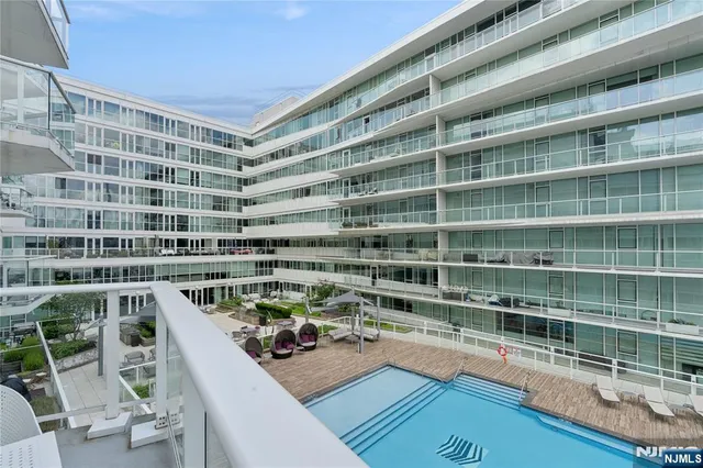 $1,250,000 | 800 Ave At Port Imperial, Unit 517, Weehawken, NJ 07086