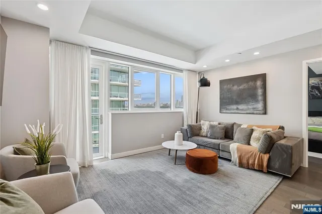 $1,250,000 | 800 Ave At Port Imperial, Unit 517, Weehawken, NJ 07086