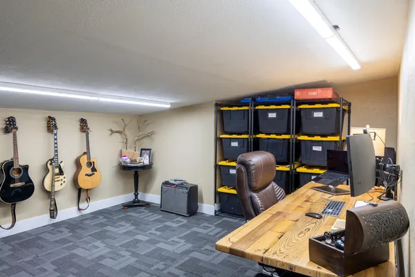 $759,900 | 563 Comanche Drive, Lubbock, TX 79404