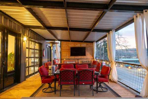 $759,900 | 563 Comanche Drive, Lubbock, TX 79404