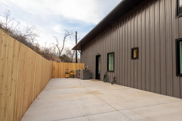 $759,900 | 563 Comanche Drive, Lubbock, TX 79404