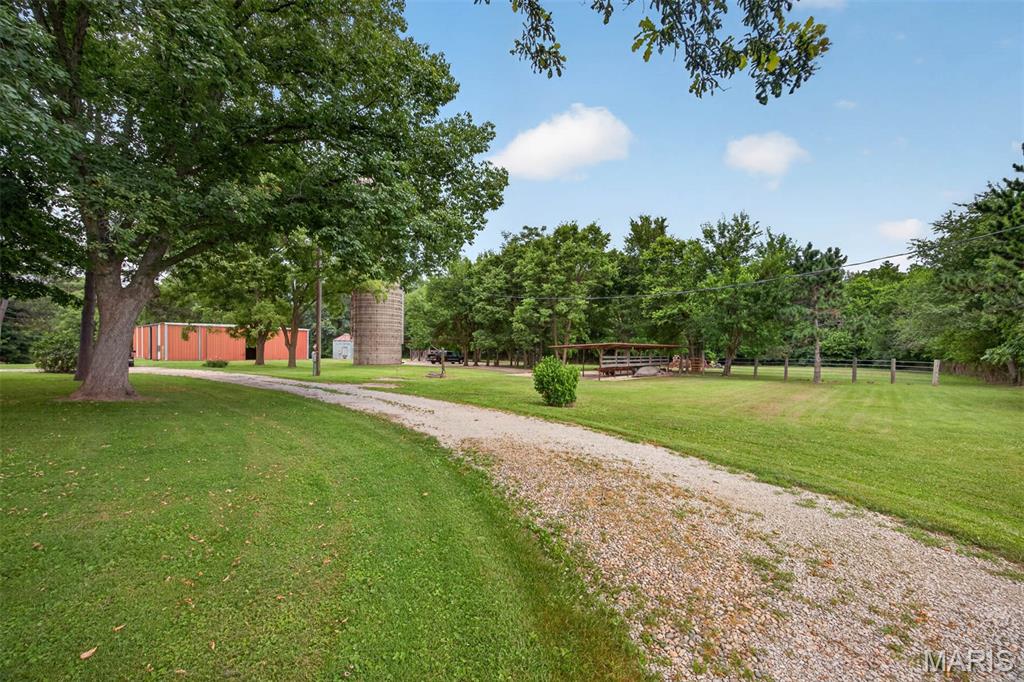 11405 Lake Road Highland, IL 62249 - Photo 41 of 53