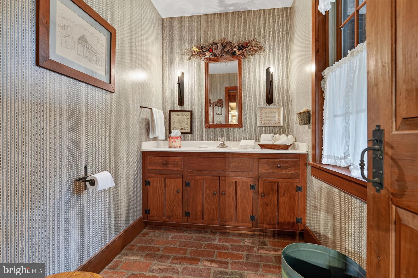 4915 Sundown Road Gaithersburg, MD 20882 - Photo 27 of 64 Main level powder room