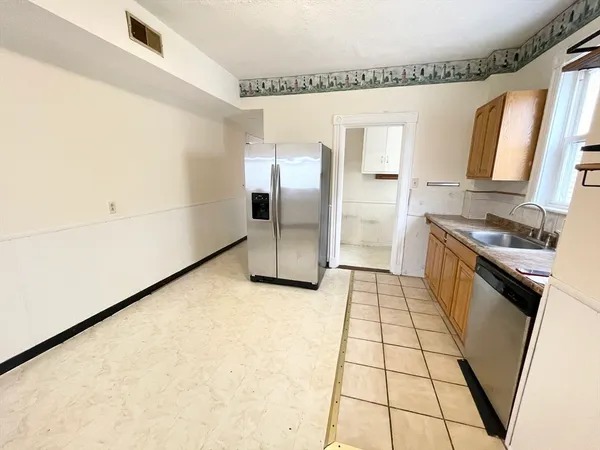 $3,600 | 45 Crescent Avenue, Unit 2, Boston, MA 02125