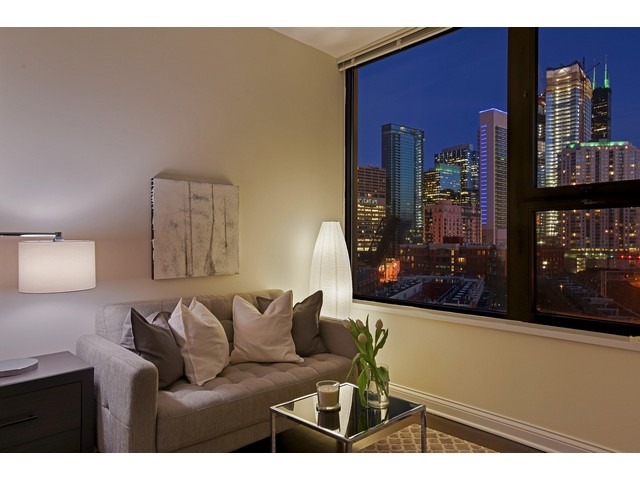 501 North Clinton Street, Unit 904 Chicago, IL 60654 - Photo 13 of 25 a living room with furniture and a lamp