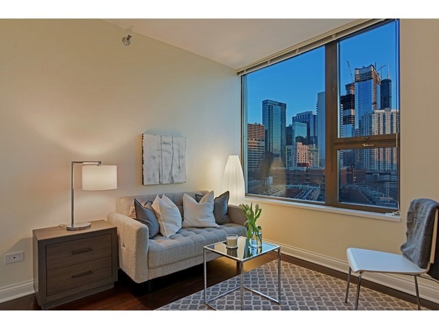 501 North Clinton Street, Unit 904 Chicago, IL 60654 - Photo 15 of 25 a living room with furniture