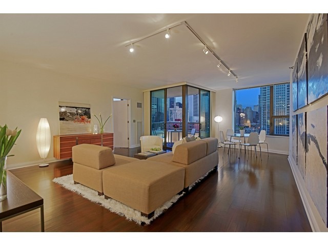 501 North Clinton Street, Unit 904 Chicago, IL 60654 - Photo 4 of 25 a living room with furniture and a wooden floor