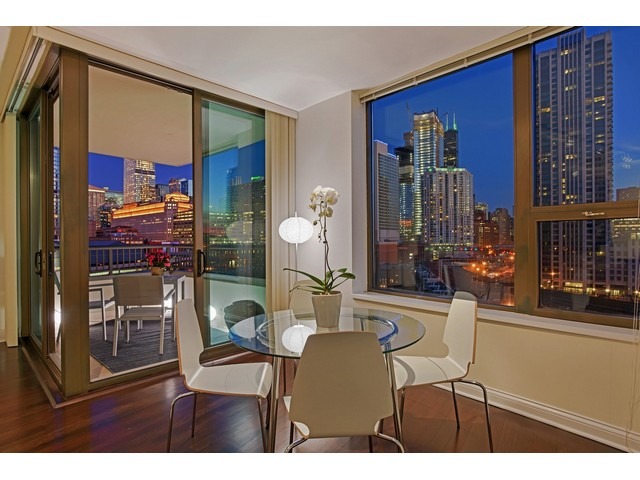 501 North Clinton Street, Unit 904 Chicago, IL 60654 - Photo 10 of 25 a dining room with furniture and chandelier