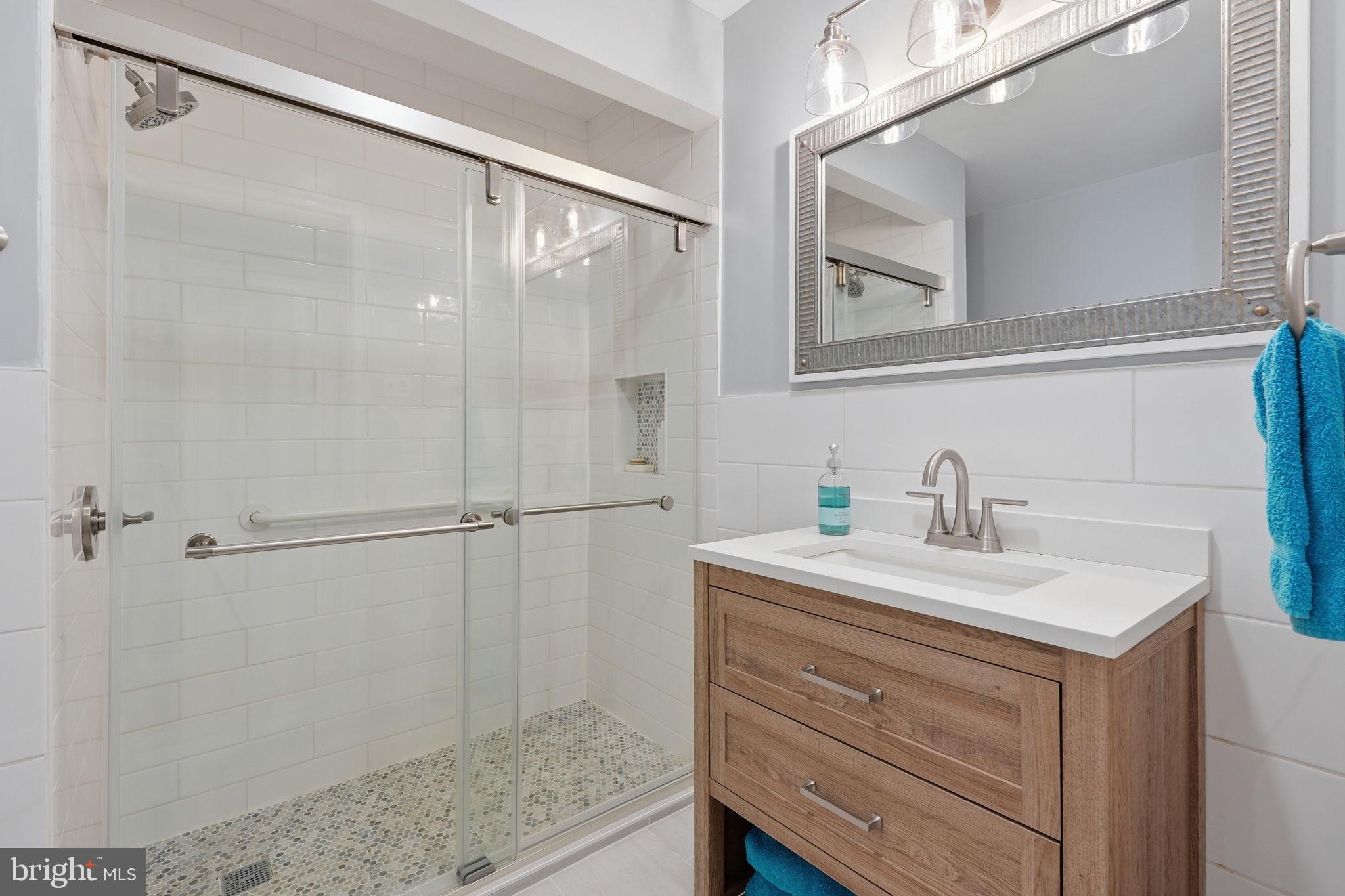 1668 Homewood Landing Road Annapolis, MD 21409 - Photo 24 of 38 Main level shared full bathroom