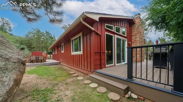 a view of a house with a backyard