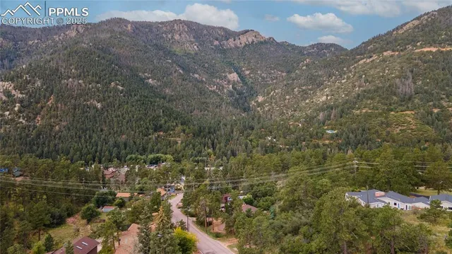 a view of a houses with a yard