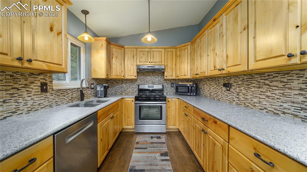 7930 Topeka Avenue Cascade, CO 80809 - Photo 8 of 33