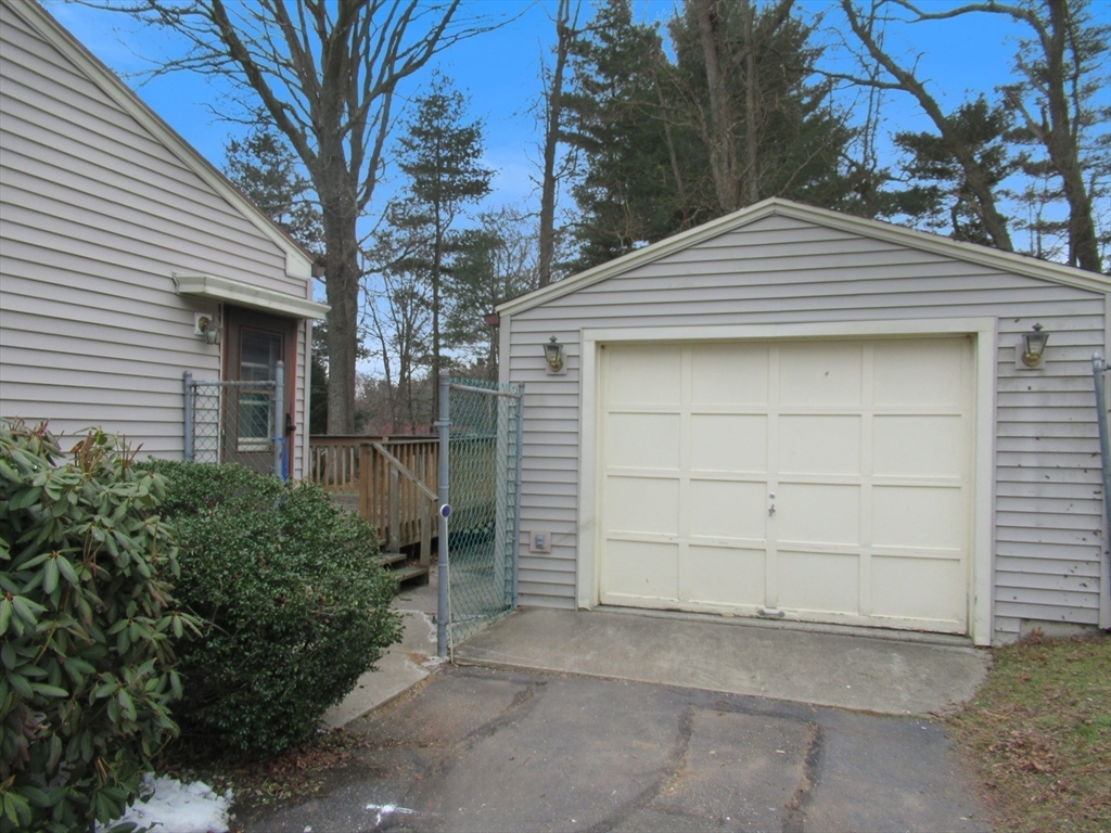 35 Tioga Street Springfield, MA 01128 - Photo 17 of 22