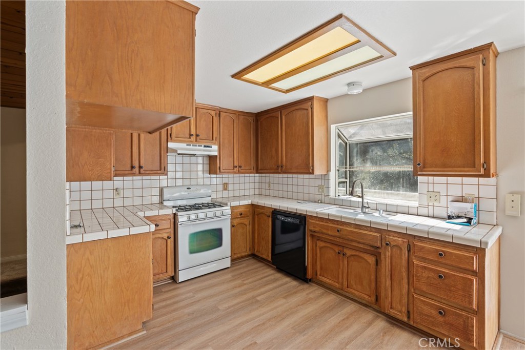 23561 Short Way Crestline, CA 92325 - Photo 7 of 18 a kitchen with a sink stove and cabinets