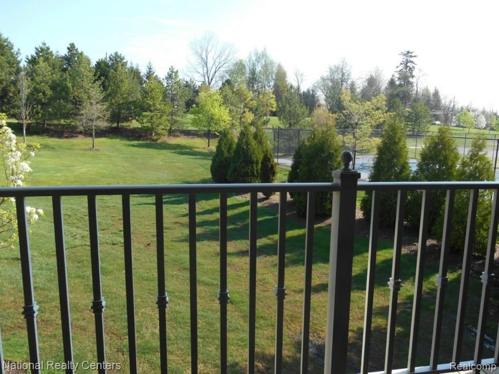 3490 Oakmonte Boulevard, Unit 126 Rochester, MI 48306 - Photo 17 of 53 DSCN0096.jpg