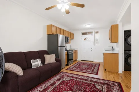 $180,000 | 2556 West Rosemont Avenue, Unit 1, Chicago, IL 60659