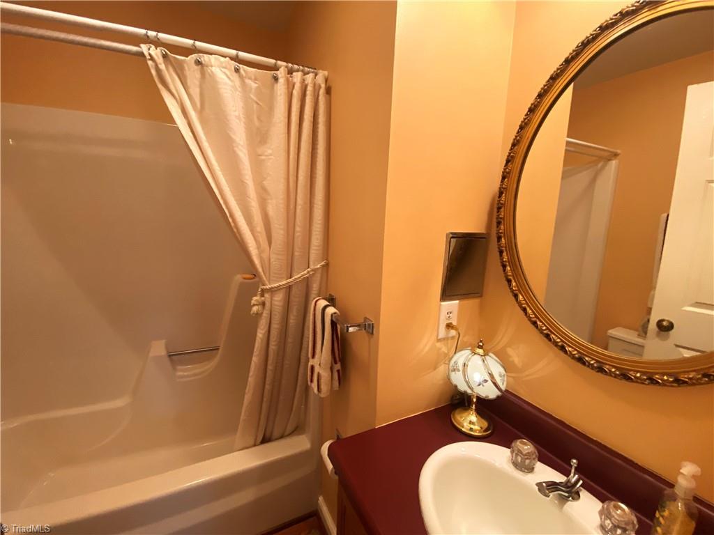 1350 Bethania-Rural Hall Road Winston-Salem, NC 27106 - Photo 14 of 29 Hall full bath