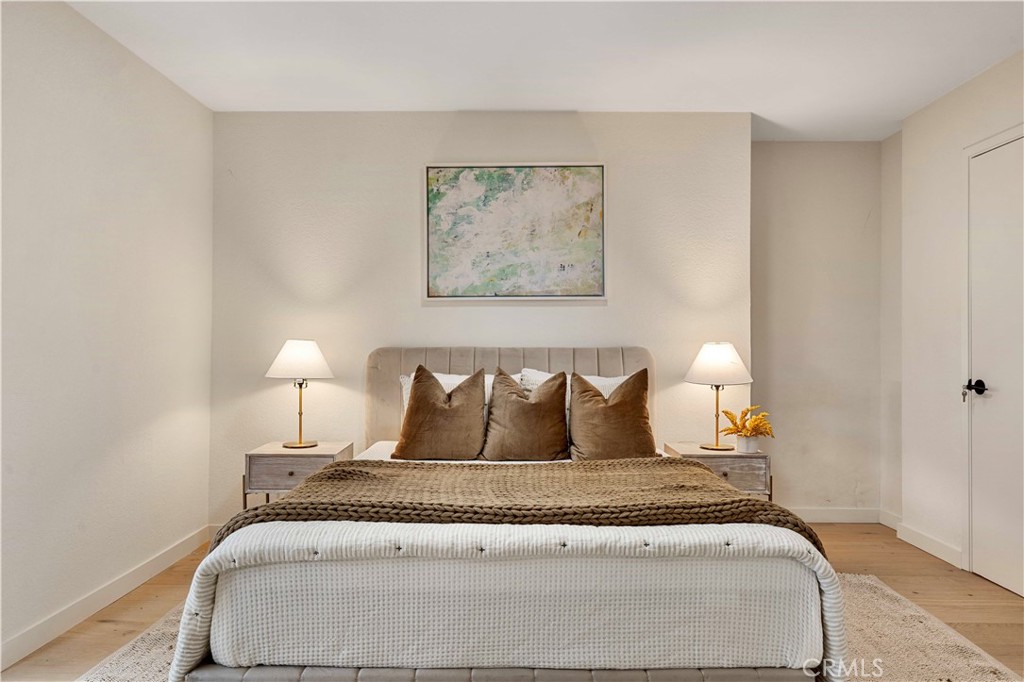 931 Camino Ramon Danville, CA 94526 - Photo 38 of 67 a bedroom with a bed and a lamp